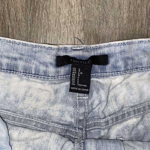 Forever 21 Womens Jeans Size L Blue Denim Distressed Light Wash Straight Leg - Picture 2 of 4